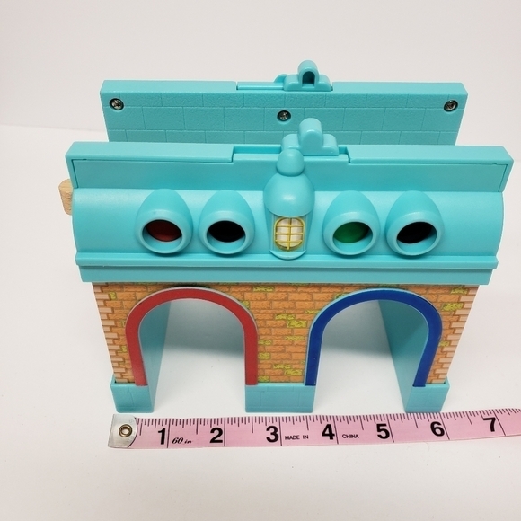 Chuggington Train Tunnel Depot Railroad Wood Bridge 2010 Learning Curve - Picture 9 of 10